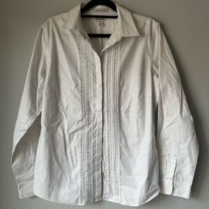 L.L.‎ Bean Cream Wrinkle Resist Shirt small